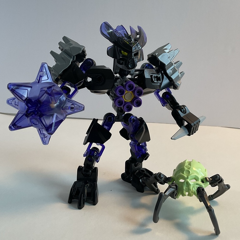 Lego bionicle 70781 protector of earth